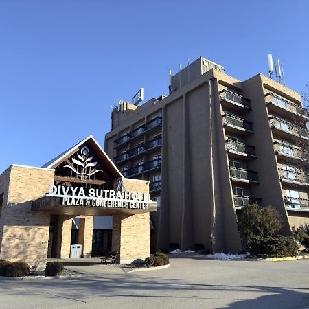 Divya Sutra Plaza And Conference Centre, Vernon, Bc Extérieur photo