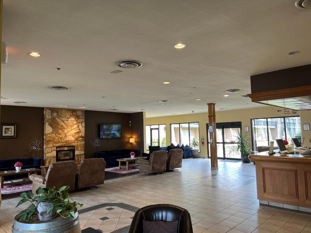 Divya Sutra Plaza And Conference Centre, Vernon, Bc Extérieur photo