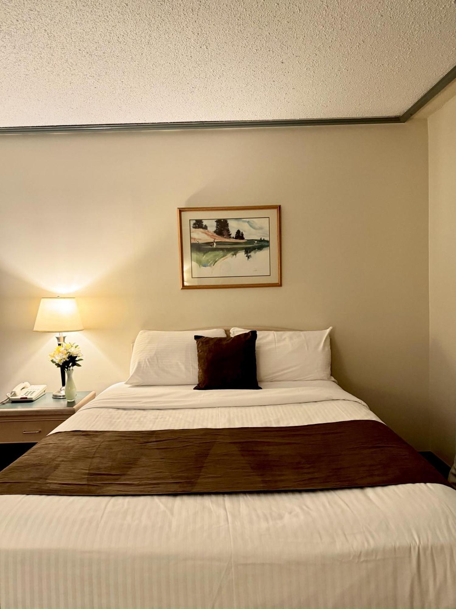 Divya Sutra Plaza And Conference Centre, Vernon, Bc Extérieur photo