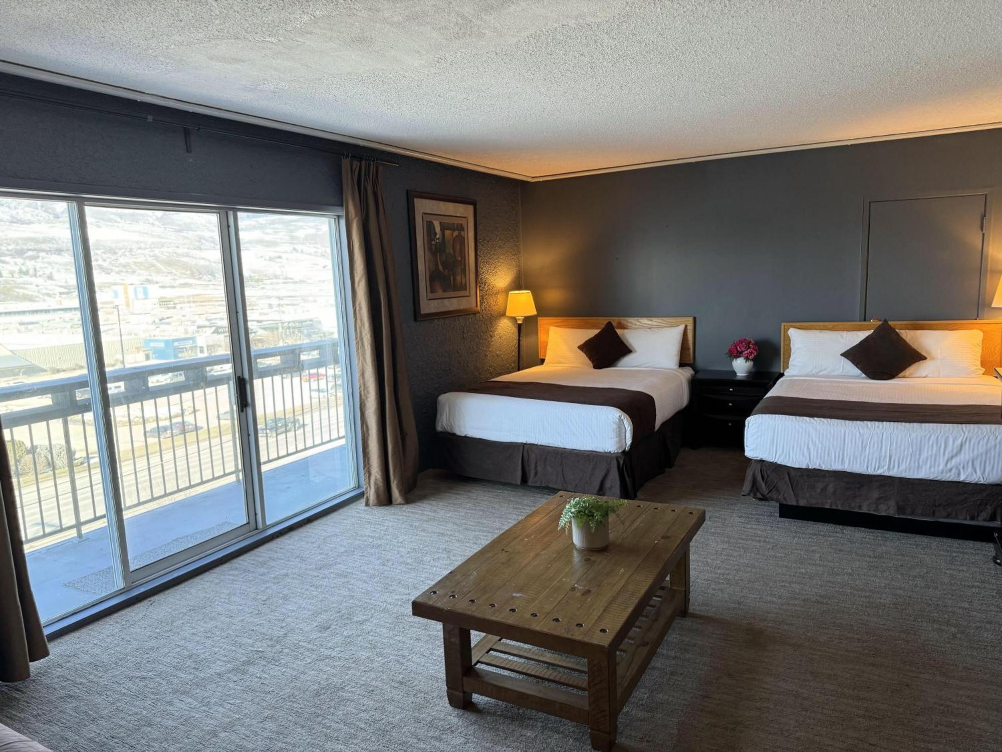 Divya Sutra Plaza And Conference Centre, Vernon, Bc Extérieur photo