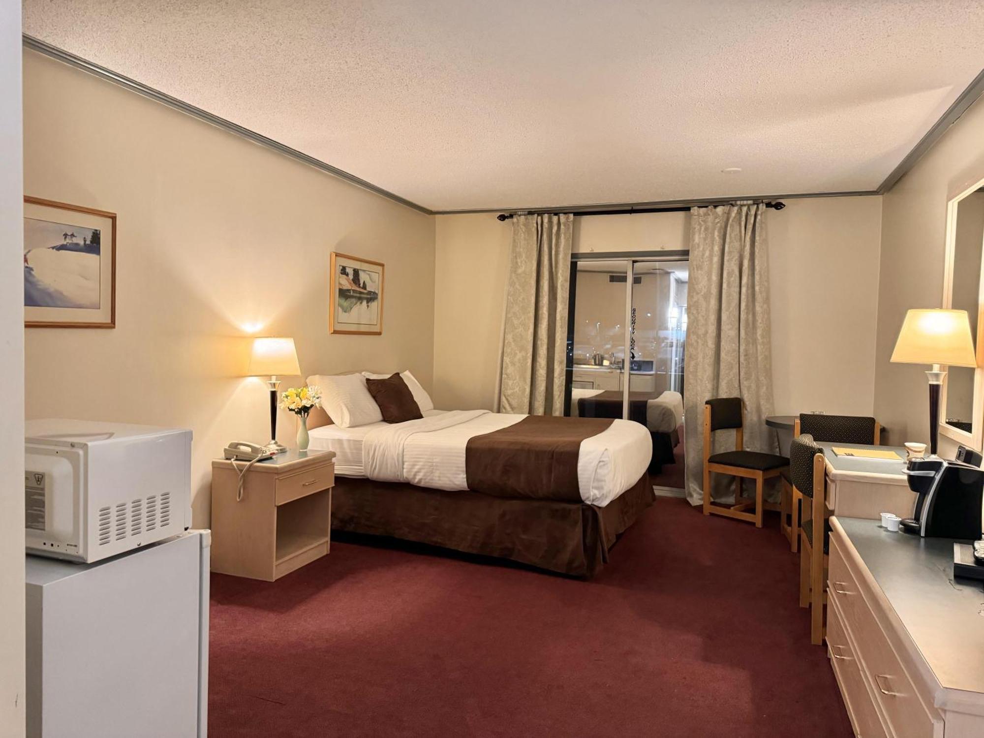 Divya Sutra Plaza And Conference Centre, Vernon, Bc Extérieur photo