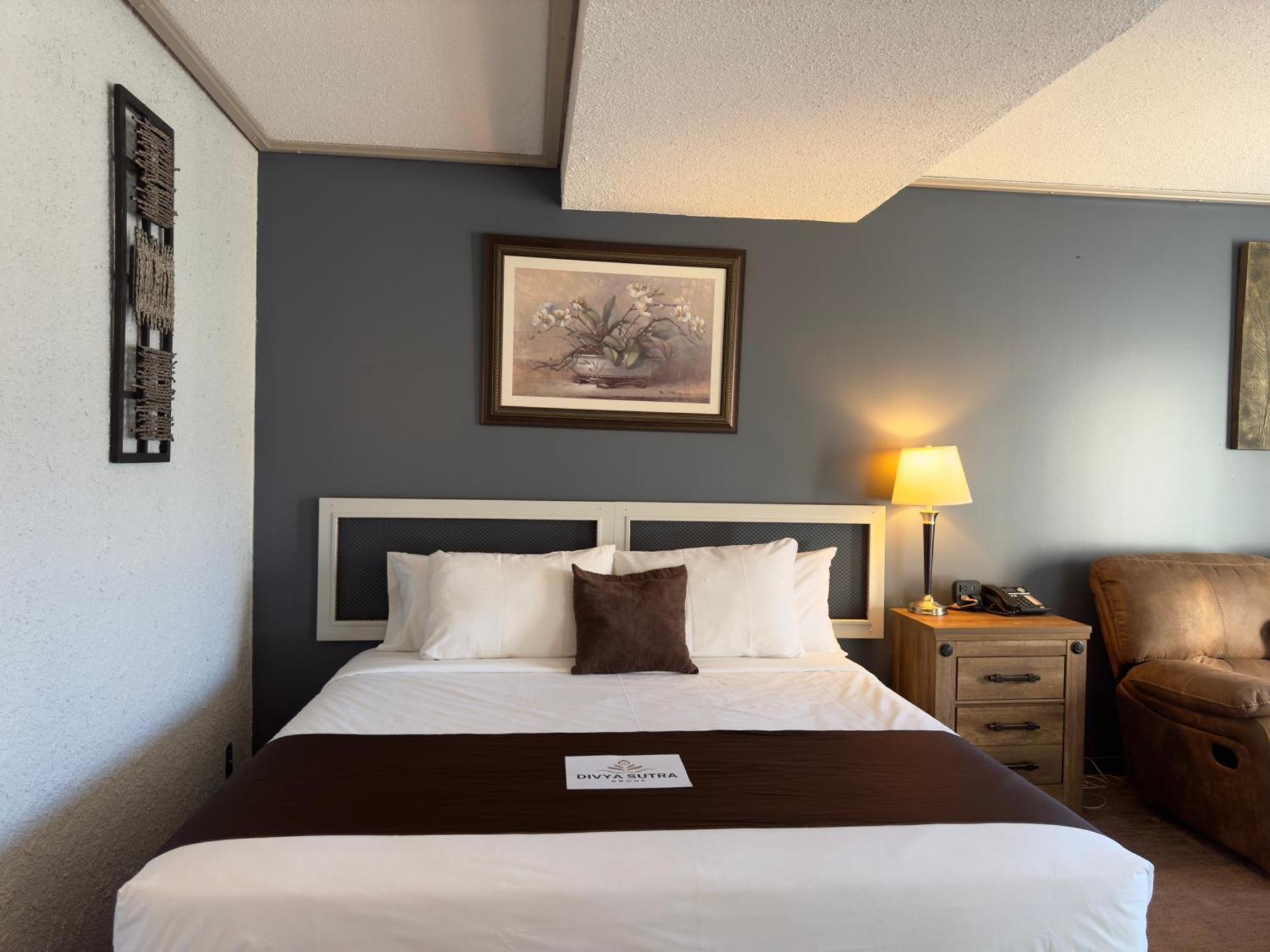 Divya Sutra Plaza And Conference Centre, Vernon, Bc Extérieur photo