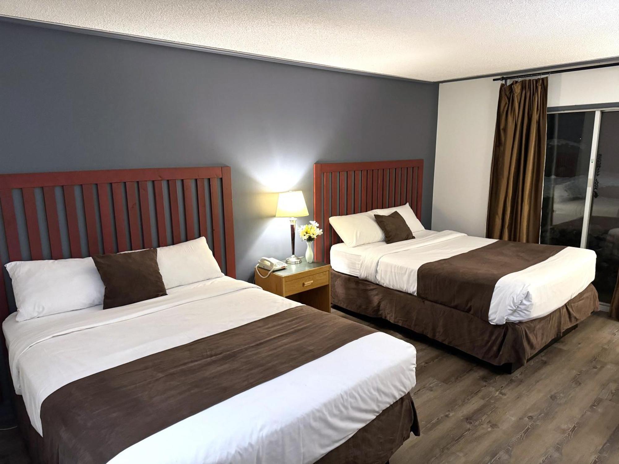 Divya Sutra Plaza And Conference Centre, Vernon, Bc Extérieur photo