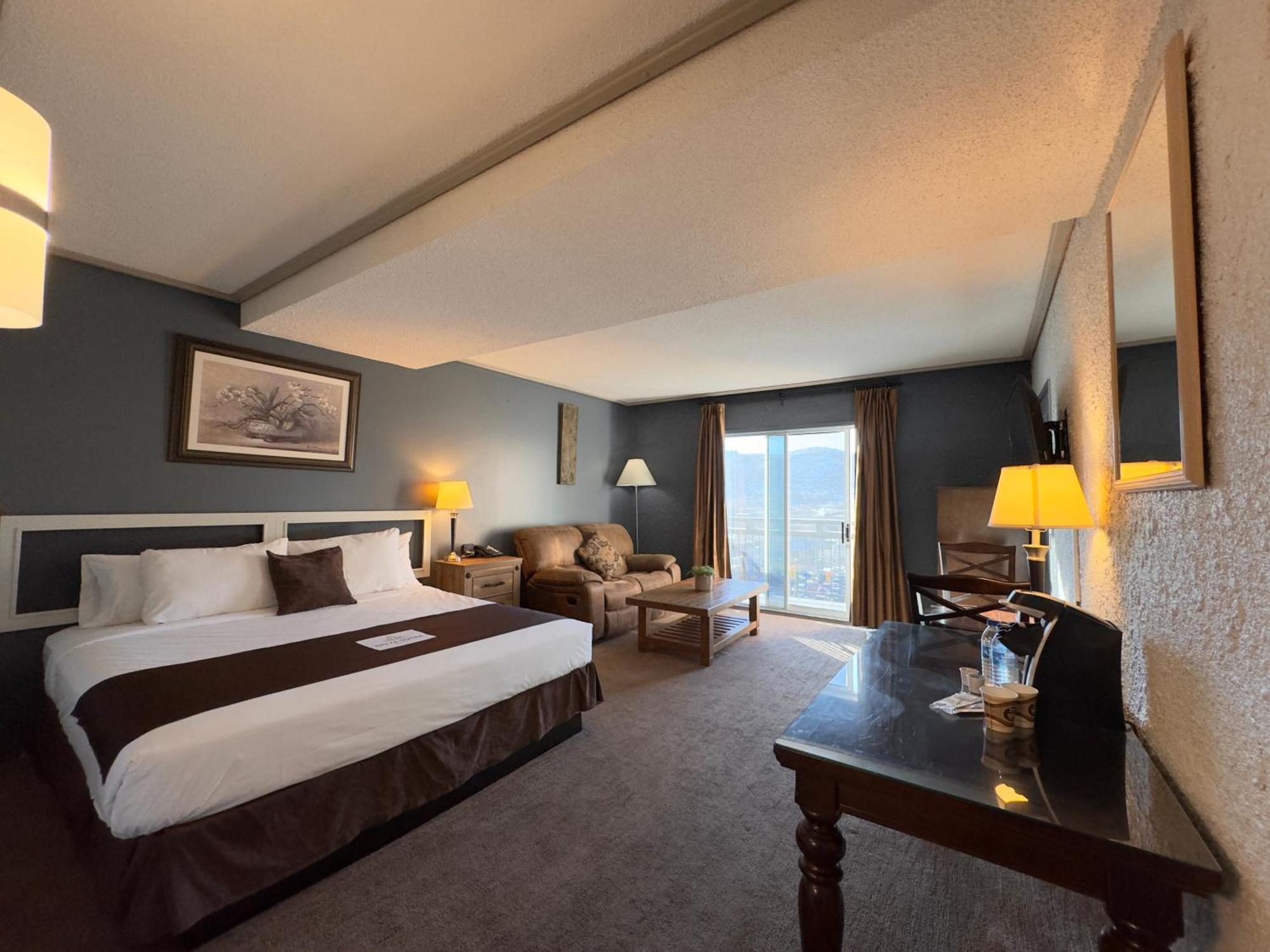 Divya Sutra Plaza And Conference Centre, Vernon, Bc Extérieur photo