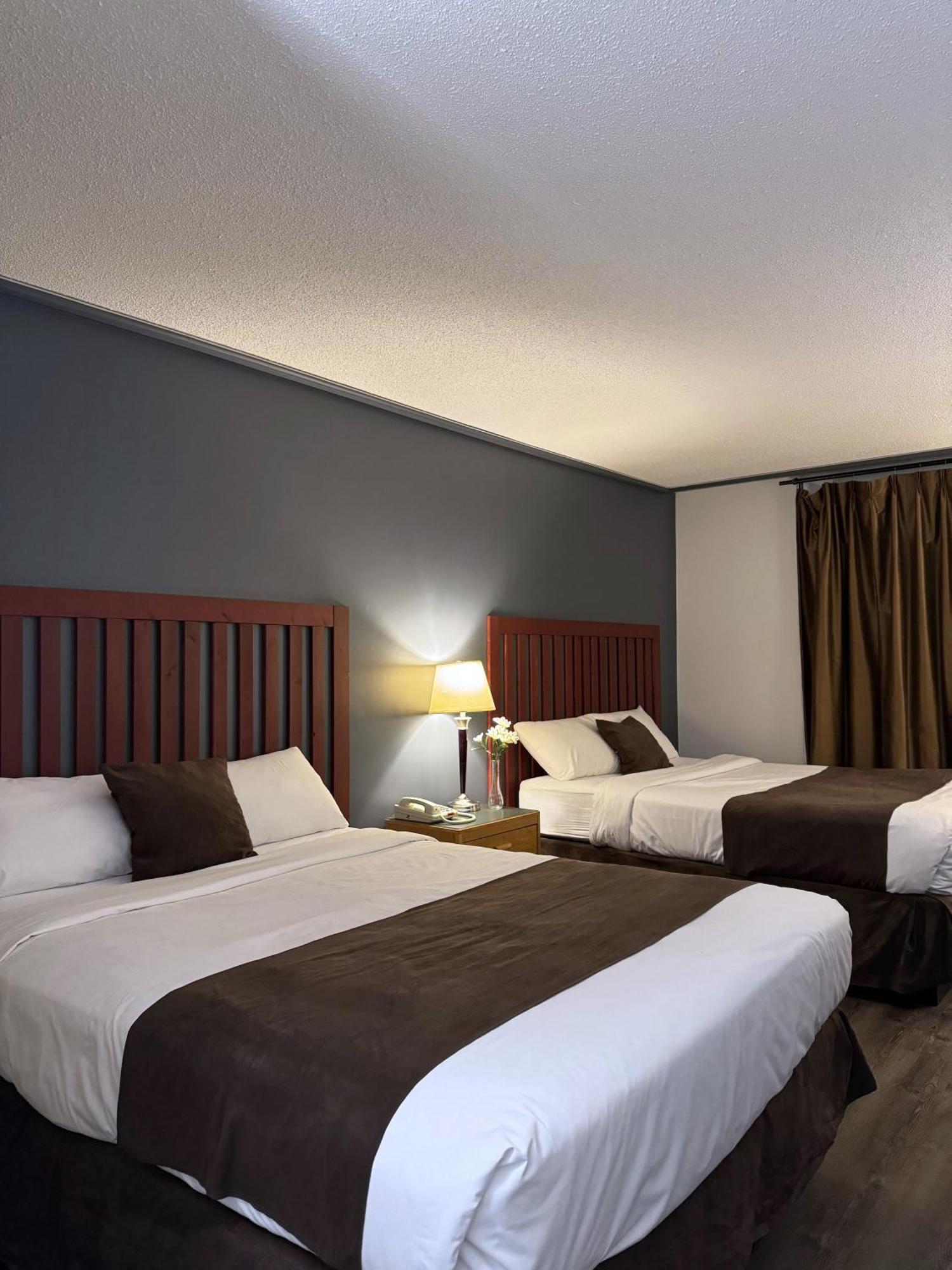 Divya Sutra Plaza And Conference Centre, Vernon, Bc Extérieur photo