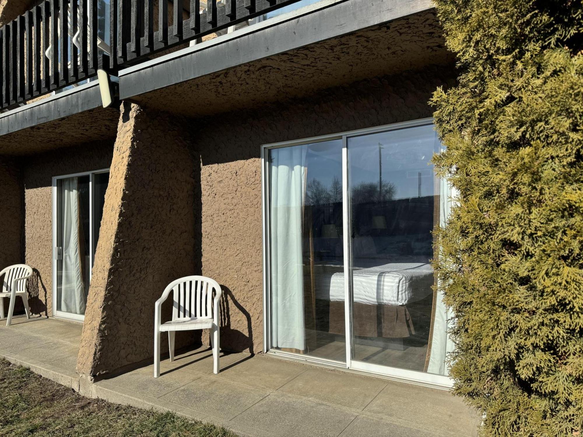Divya Sutra Plaza And Conference Centre, Vernon, Bc Extérieur photo